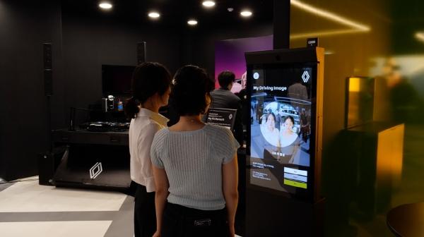 르노코리아 강남 전시장에 도입된 AI 기반 키오스크 시스템. ⓒ에피카